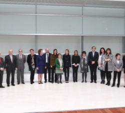 Fotografía de grupo de Su Alteza Real la Princesa de Asturias con las autoridades asitentes y ponentes de Al 3ª edición del Foro Contra el Cáncer